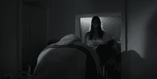 Valeska Damon is unaware of Paloma Alonso behind her